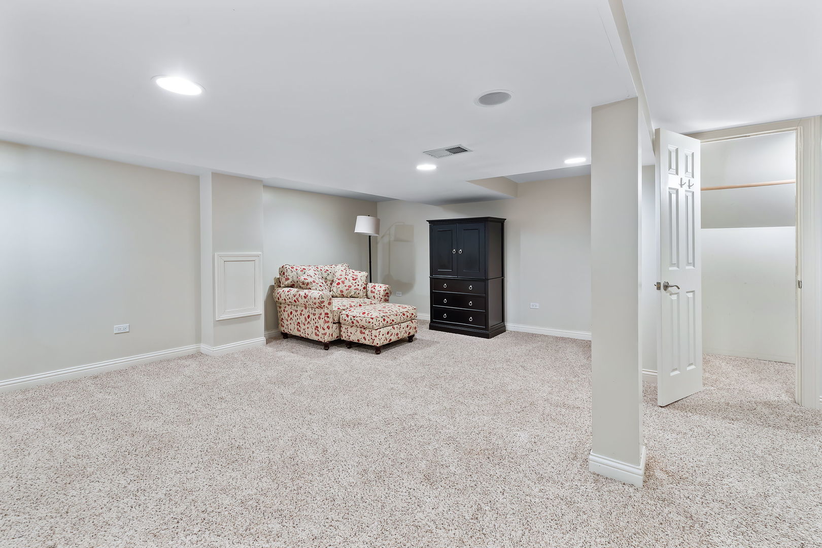 101 East Edgemont Lane Park Ridge, IL 60068 - Photo 20 of 35 a view of livingroom with furniture
