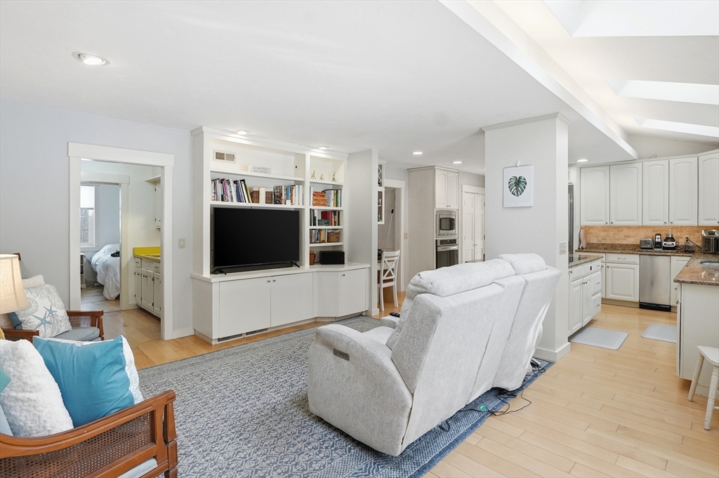 164 Oxford Road Charlton, MA 01507 - Photo 15 of 40