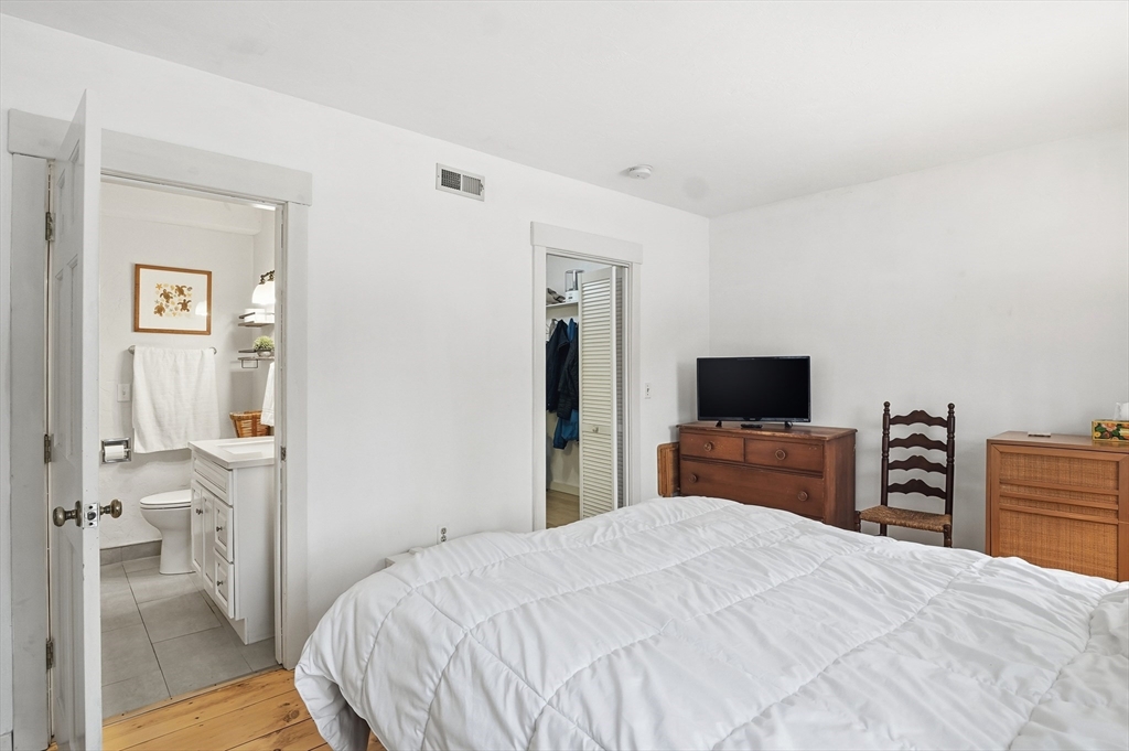 164 Oxford Road Charlton, MA 01507 - Photo 21 of 40