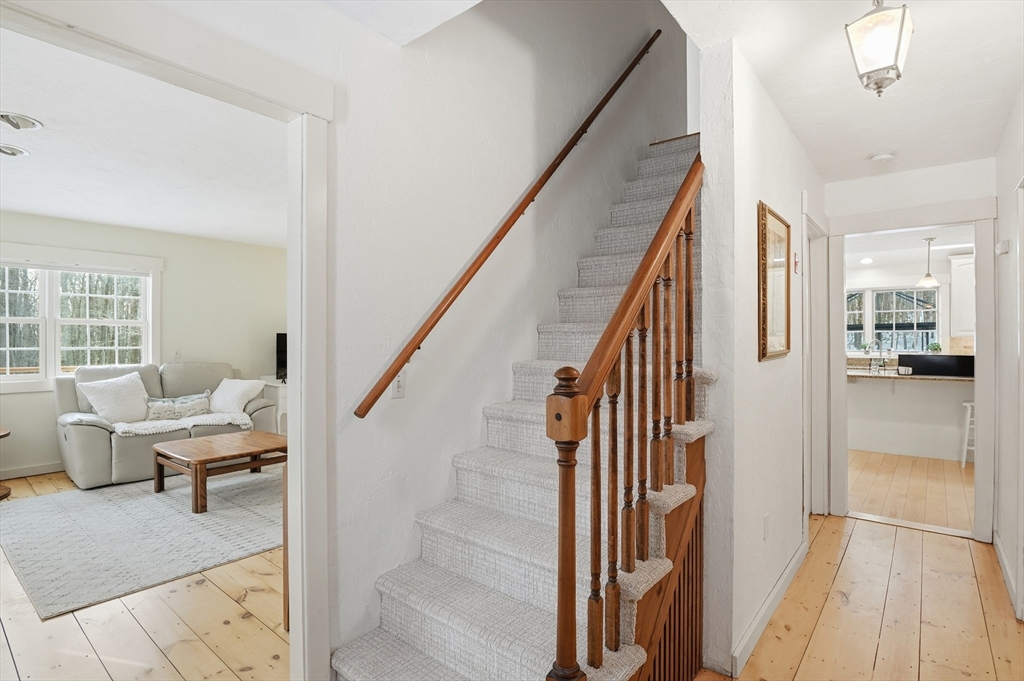 164 Oxford Road Charlton, MA 01507 - Photo 23 of 40