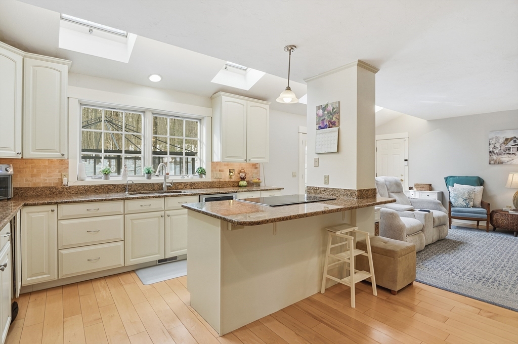 164 Oxford Road Charlton, MA 01507 - Photo 24 of 40