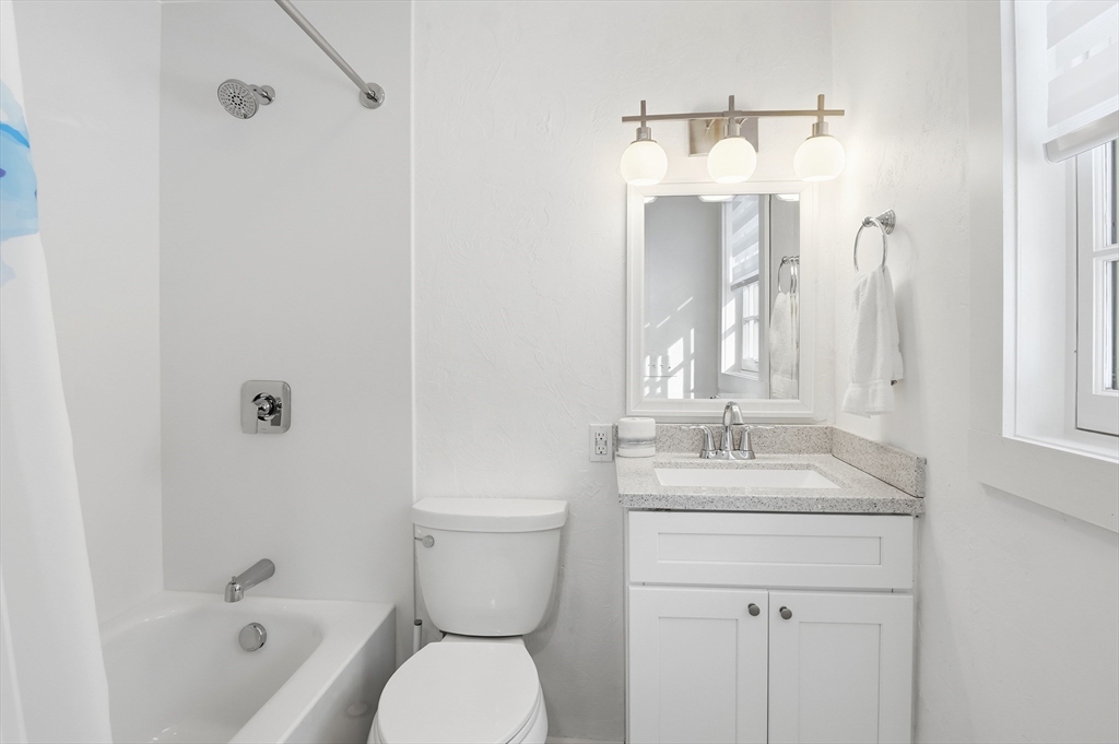 164 Oxford Road Charlton, MA 01507 - Photo 32 of 40