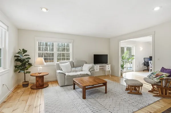 $619,000 | 164 Oxford Road, Charlton, MA 01507