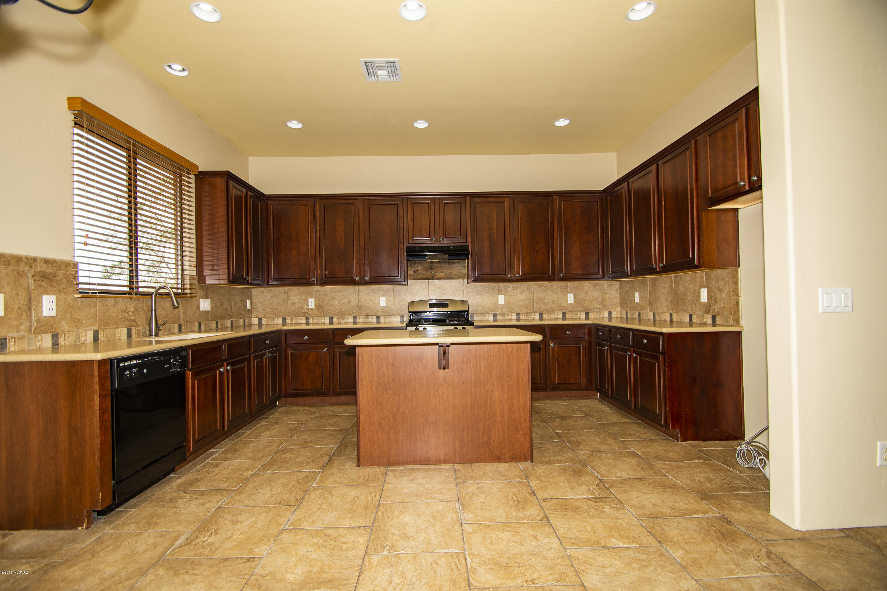 83 East Forrest Feezor Street Vail, AZ 85641 - Photo 7 of 47