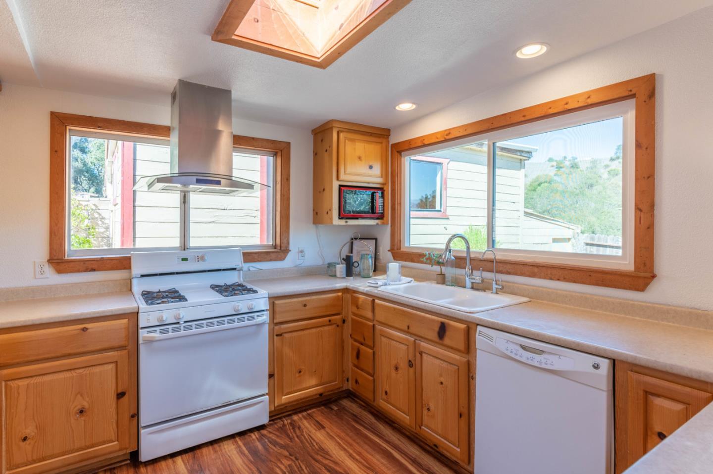 581 Echo Valley Road Salinas, CA 93907 - Photo 6 of 15 Gallery Image 6