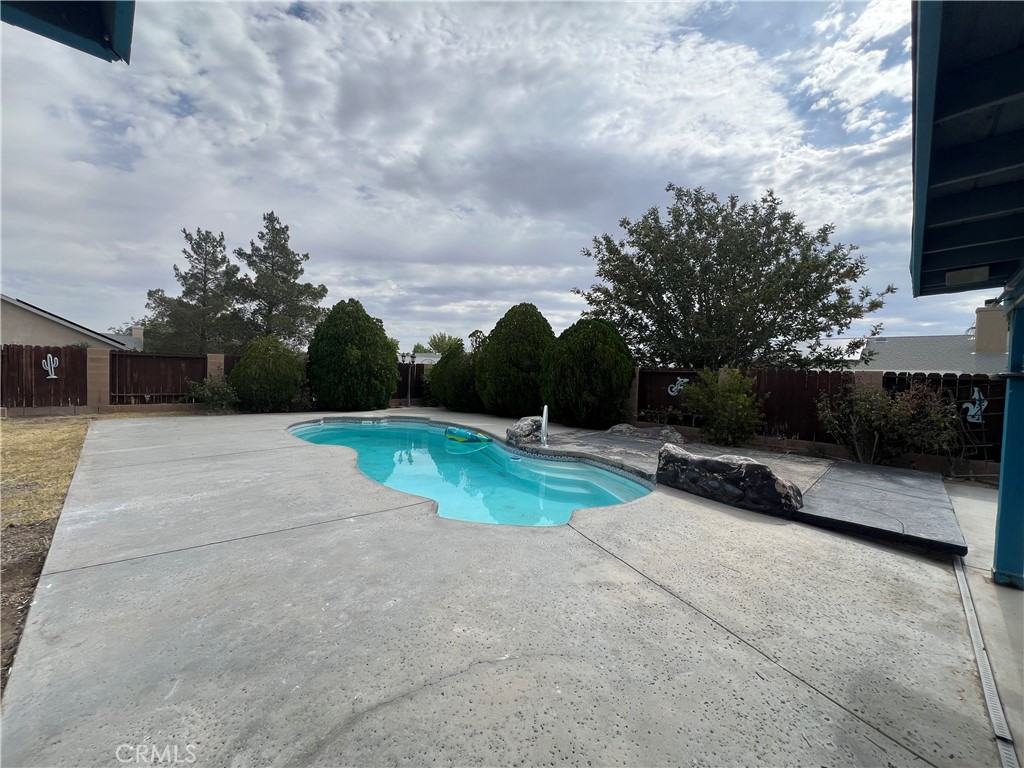 432 Vista Ridgecrest, CA 93555 - Photo 17 of 21