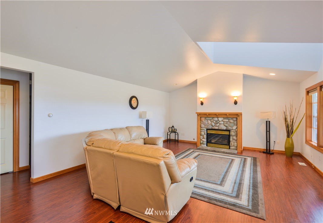 8525 Vinup Road Lynden, WA 98264 - Photo 2 of 20 Gallery Image 2