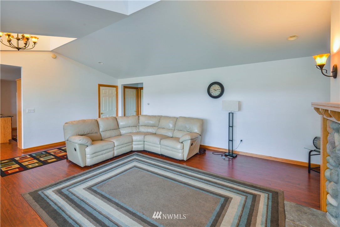 8525 Vinup Road Lynden, WA 98264 - Photo 3 of 20 Gallery Image 3