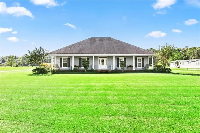 $465,000 | 113 Triple B Lane, Thibodaux, LA 70301