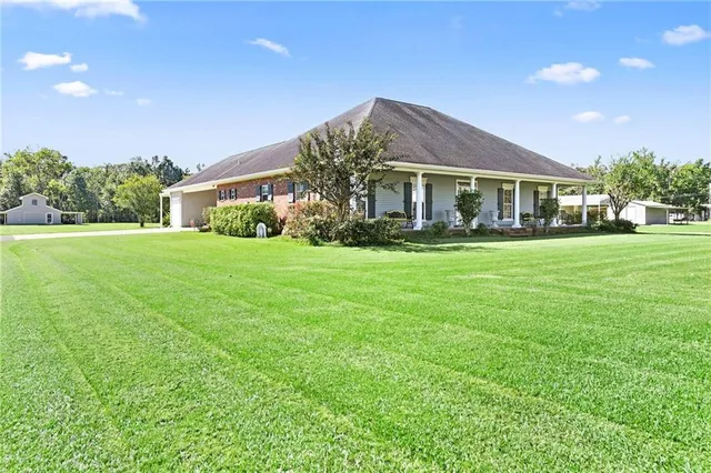 $465,000 | 113 Triple B Lane, Thibodaux, LA 70301