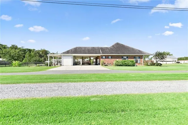 $465,000 | 113 Triple B Lane, Thibodaux, LA 70301