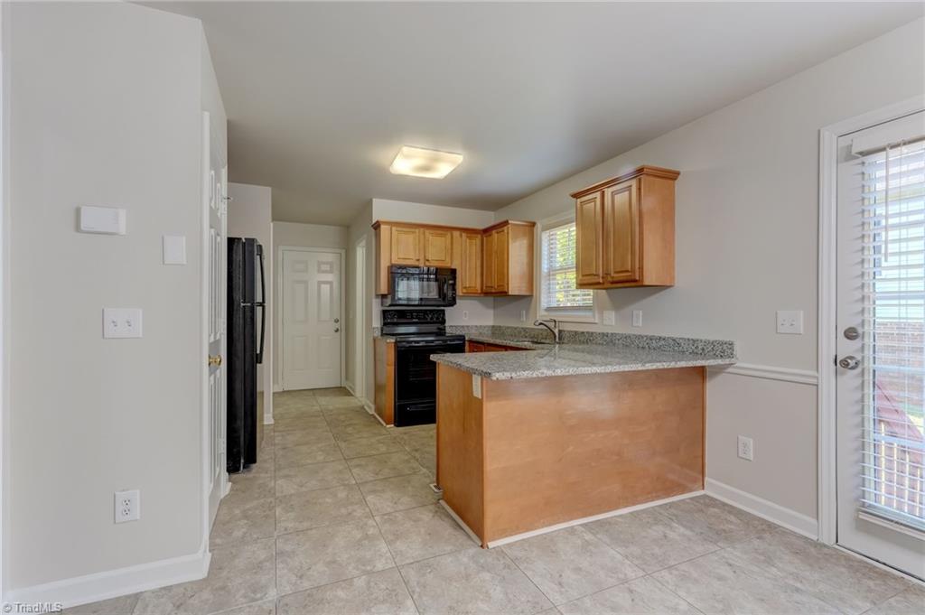 1608 Bridgeport Terrace High Point, NC 27265 - Photo 10 of 28 Kitchen