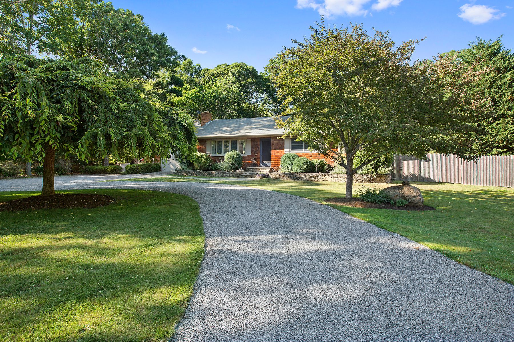 29 Glade Road East Hampton, NY 11937 - Photo 3 of 7 Gallery Image 3