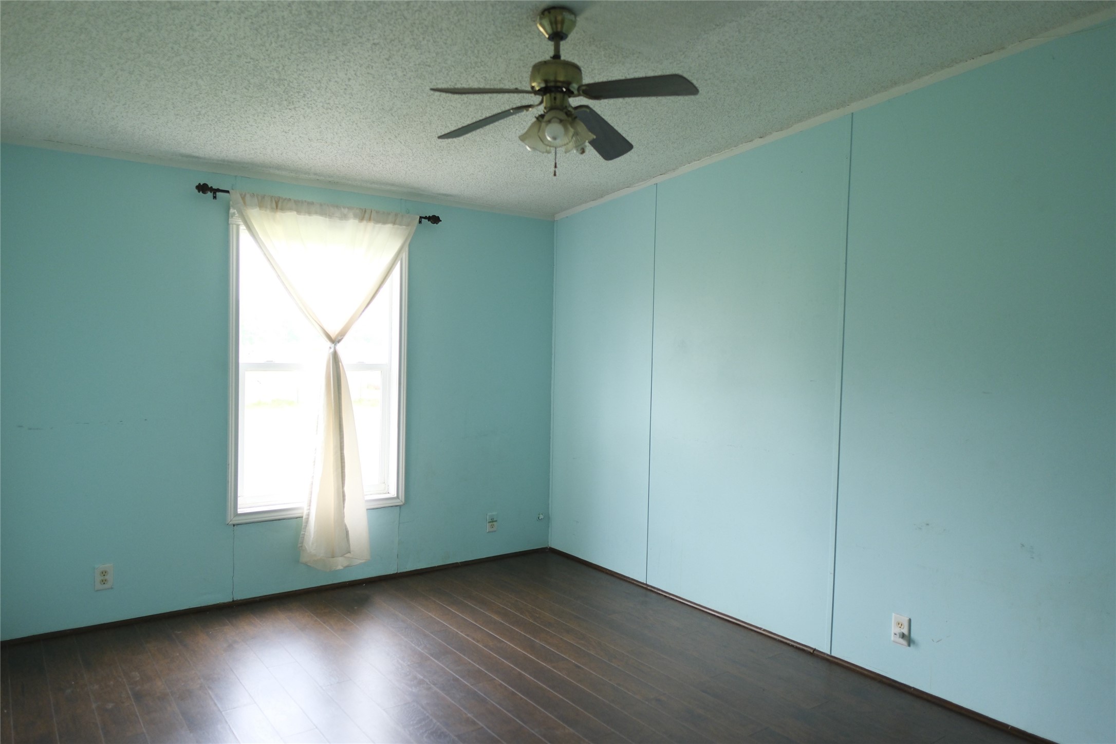 10912 Farm To Market Road 523 Angleton, TX 77515 - Photo 4 of 10 an empty room with a window and a ceiling fan