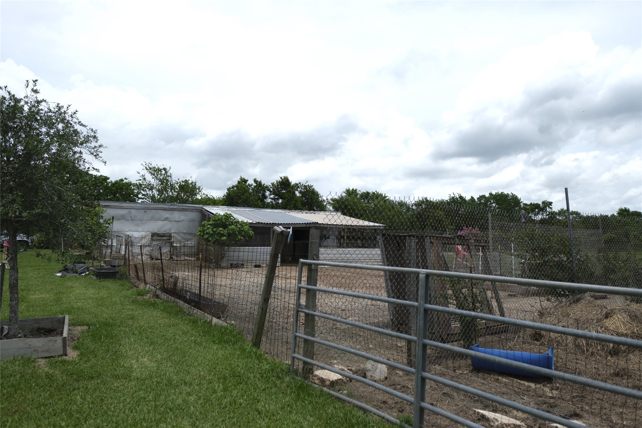10912 Farm To Market Road 523 Angleton, TX 77515 - Photo 9 of 10 a view of a backyard with a wooden fence