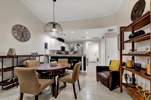 $3,750 | 3604 54th Drive West, Unit 203, Bradenton, FL 34210