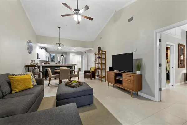 $3,750 | 3604 54th Drive West, Unit 203, Bradenton, FL 34210