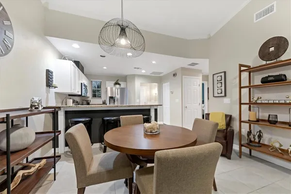 $3,750 | 3604 54th Drive West, Unit 203, Bradenton, FL 34210