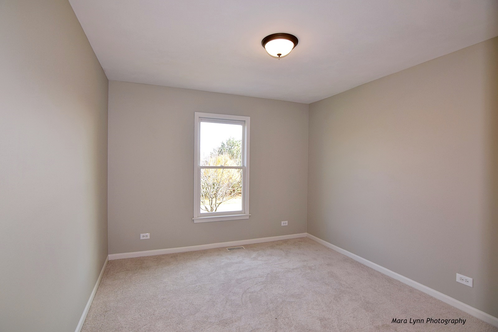 2231 Fargo Boulevard Geneva, IL 60134 - Photo 12 of 24 an empty room with a window