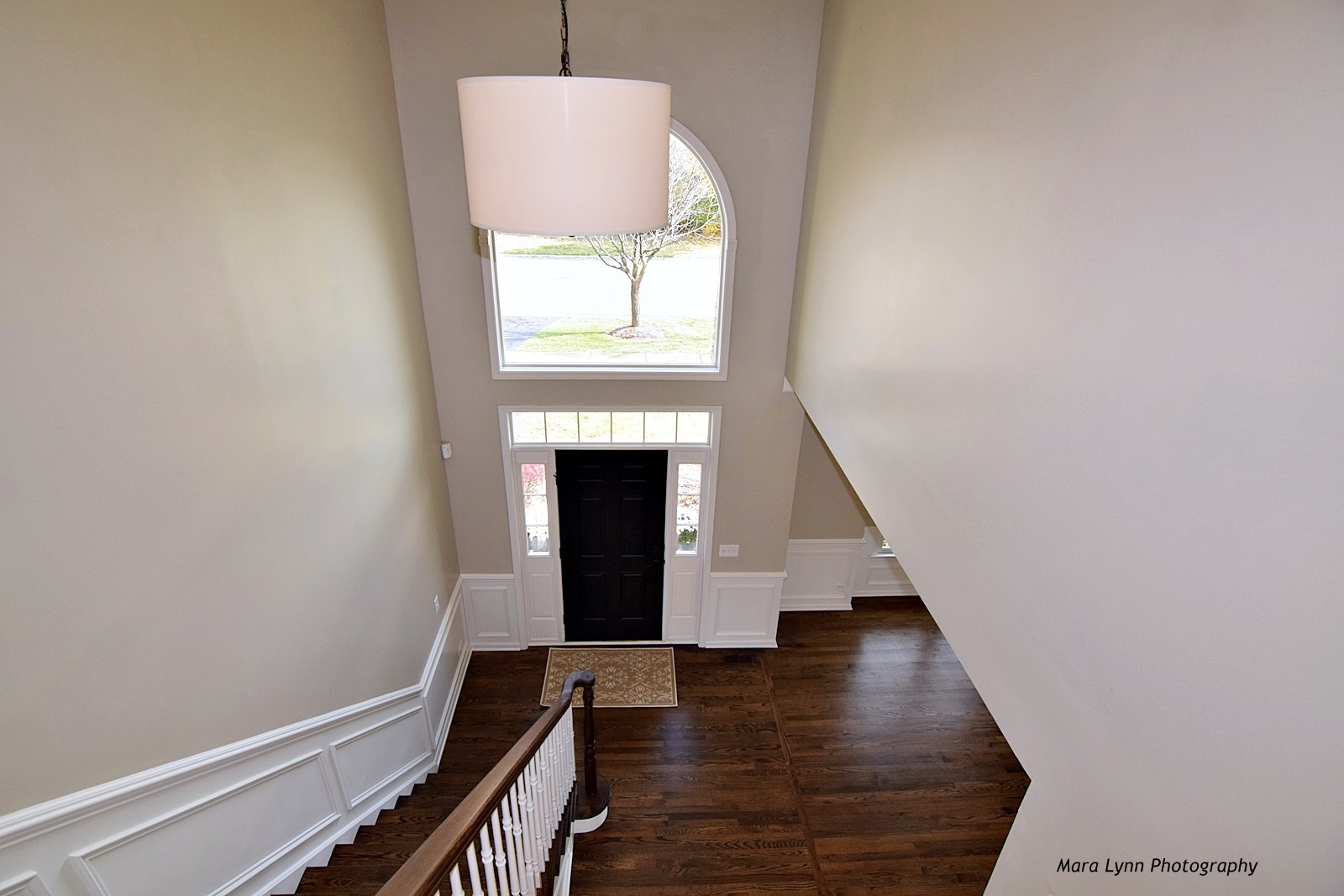 2231 Fargo Boulevard Geneva, IL 60134 - Photo 20 of 24 an empty room with wooden floor cabinet and entryway