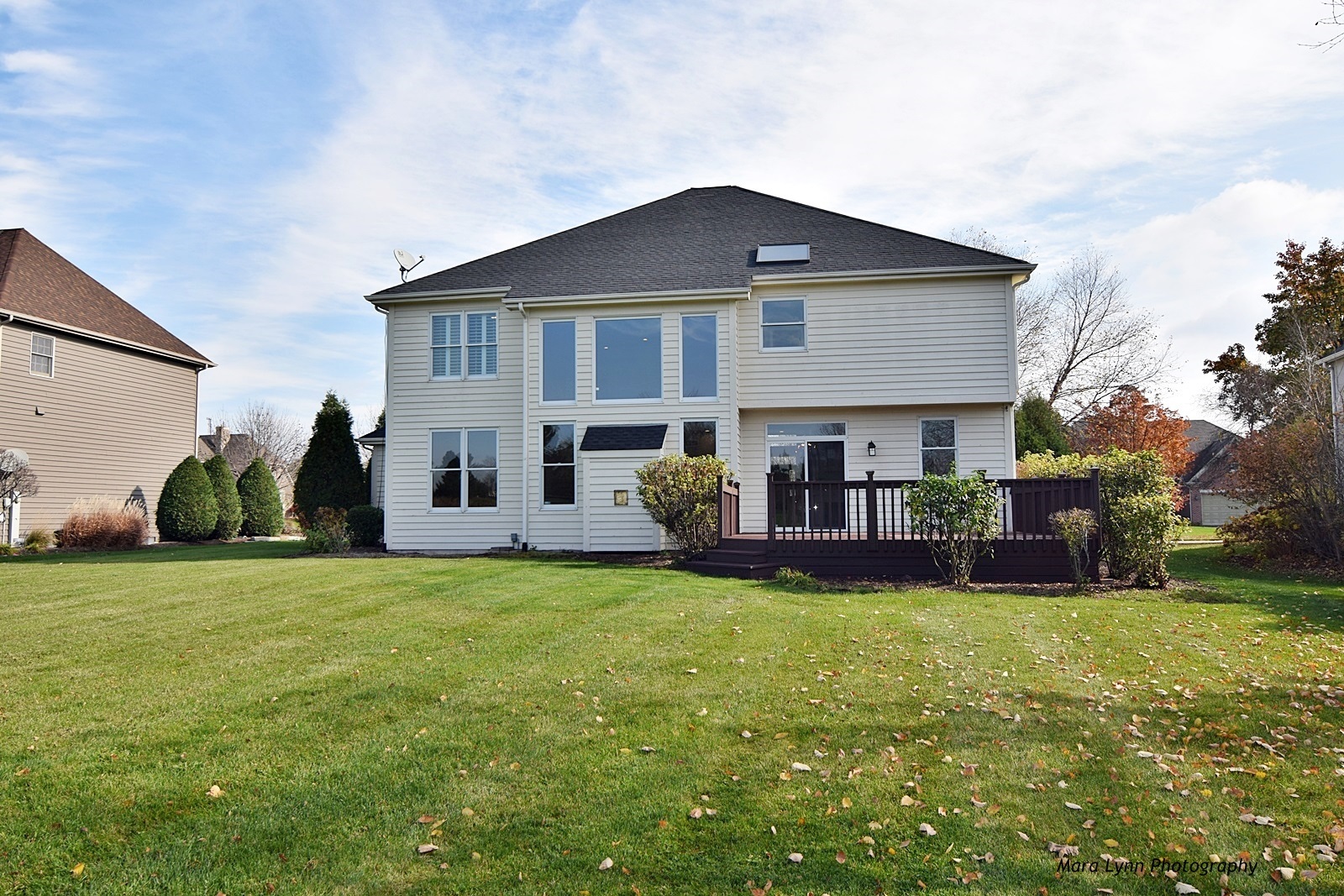 2231 Fargo Boulevard Geneva, IL 60134 - Photo 22 of 24 a view of a house with a yard and sitting area