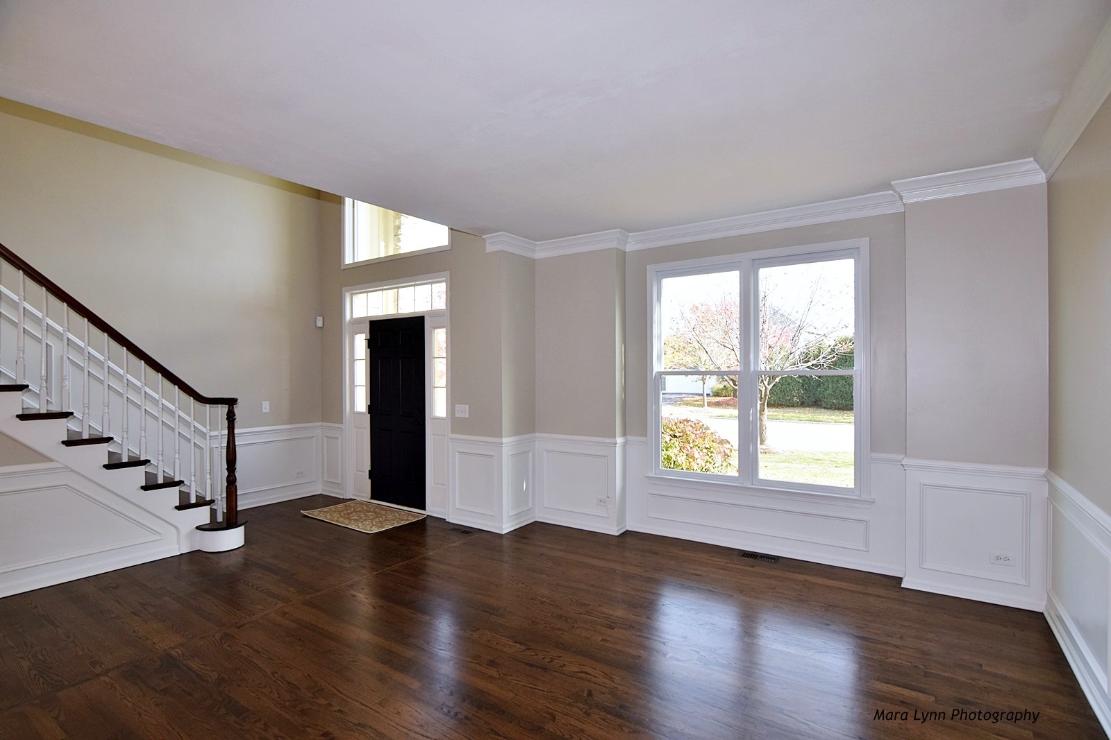 2231 Fargo Boulevard Geneva, IL 60134 - Photo 10 of 24 a view of an empty room with wooden floor and a window