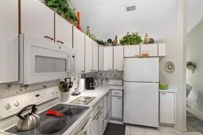 $3,500 | 226 Poinciana Street, Sebastian, FL 32958