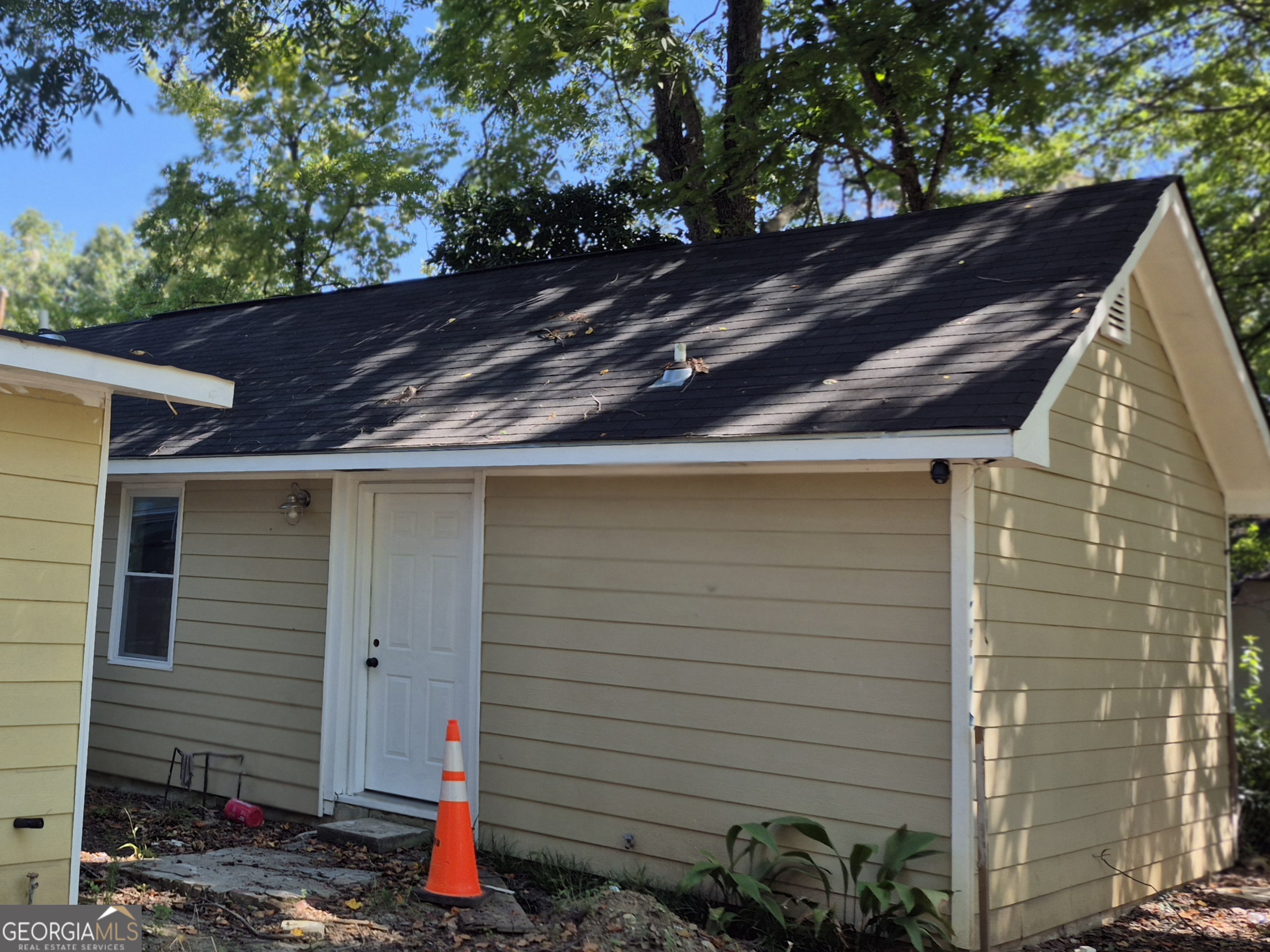 110 31st Avenue Columbus, GA 31903 - Photo 3 of 6 a backyard of a house