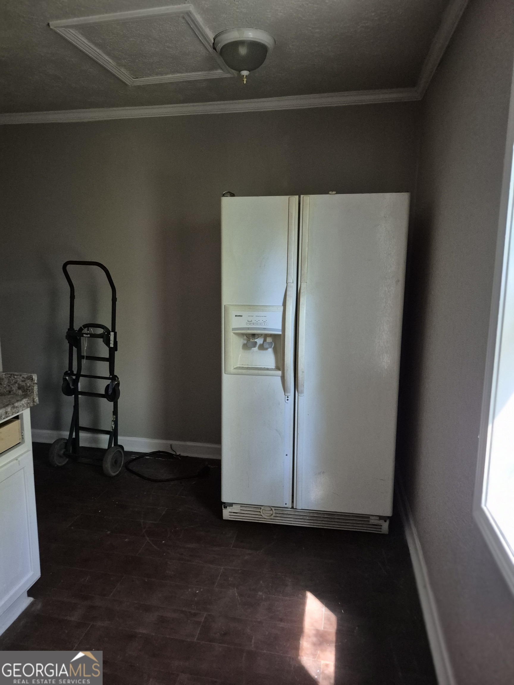 110 31st Avenue Columbus, GA 31903 - Photo 6 of 6 a view of an empty room with a window