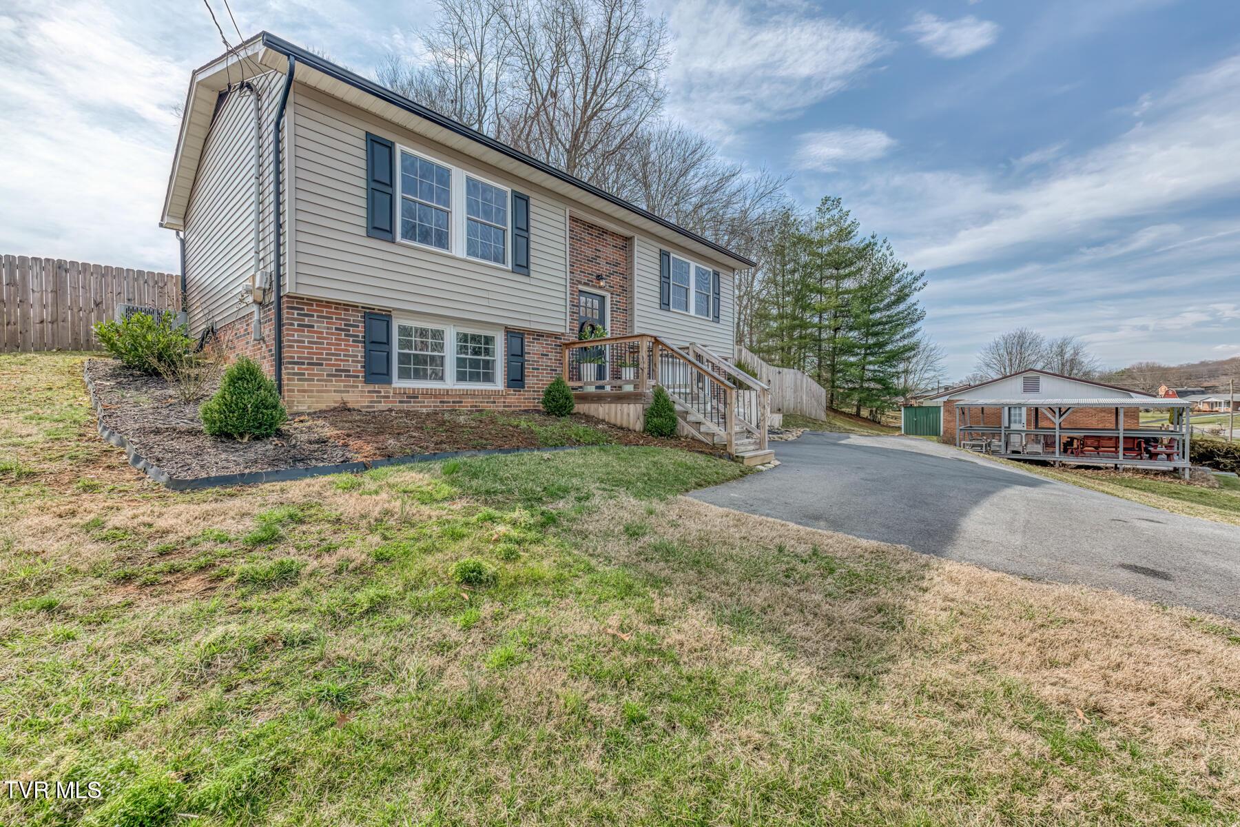 328 Kings Road Piney Flats, TN 37686 - Photo 28 of 40 328 Kings Rd-27