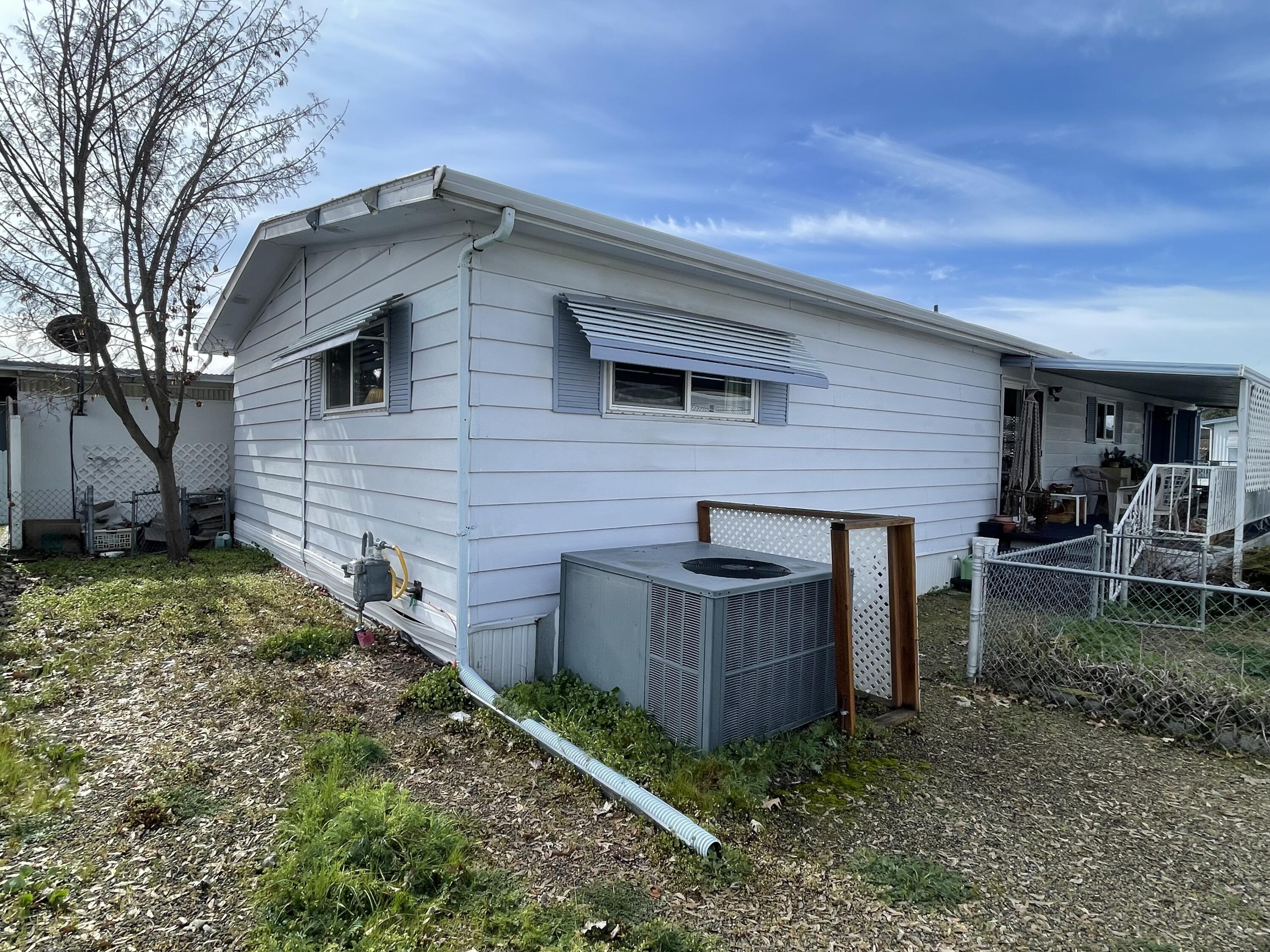 301 Freeman Road, Unit 91 Central Point, OR 97502 - Photo 6 of 33 IMG_0656