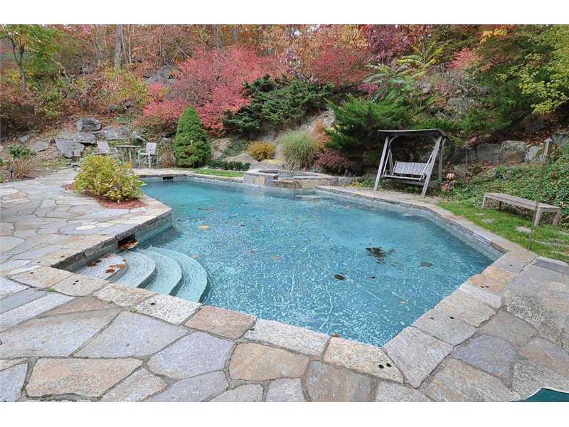 71 Delafield Island Road Darien, CT 06820 - Photo 23 of 25 a view of a backyard with sitting area