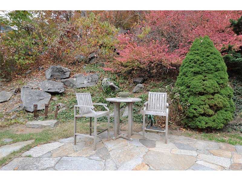 71 Delafield Island Road Darien, CT 06820 - Photo 3 of 25 a backyard of a house with table and chairs