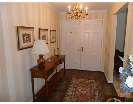 300 Fox Chapel Road, Unit 309 Pittsburgh, PA 15238 - Photo 2 of 18 Entry/Foyer.