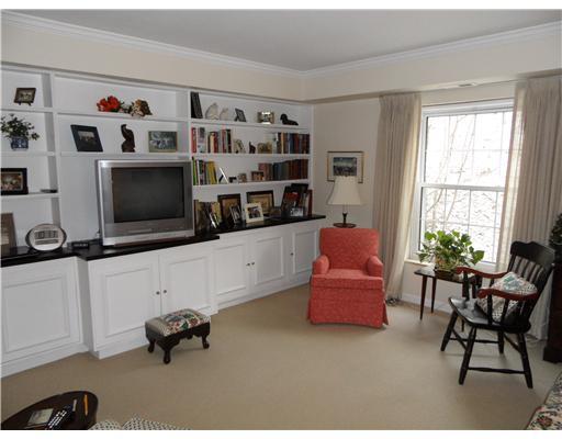 300 Fox Chapel Road, Unit 309 Pittsburgh, PA 15238 - Photo 11 of 18 Den.