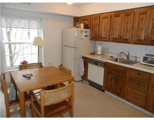 300 Fox Chapel Road, Unit 309 Pittsburgh, PA 15238 - Photo 9 of 18 Kitchen.