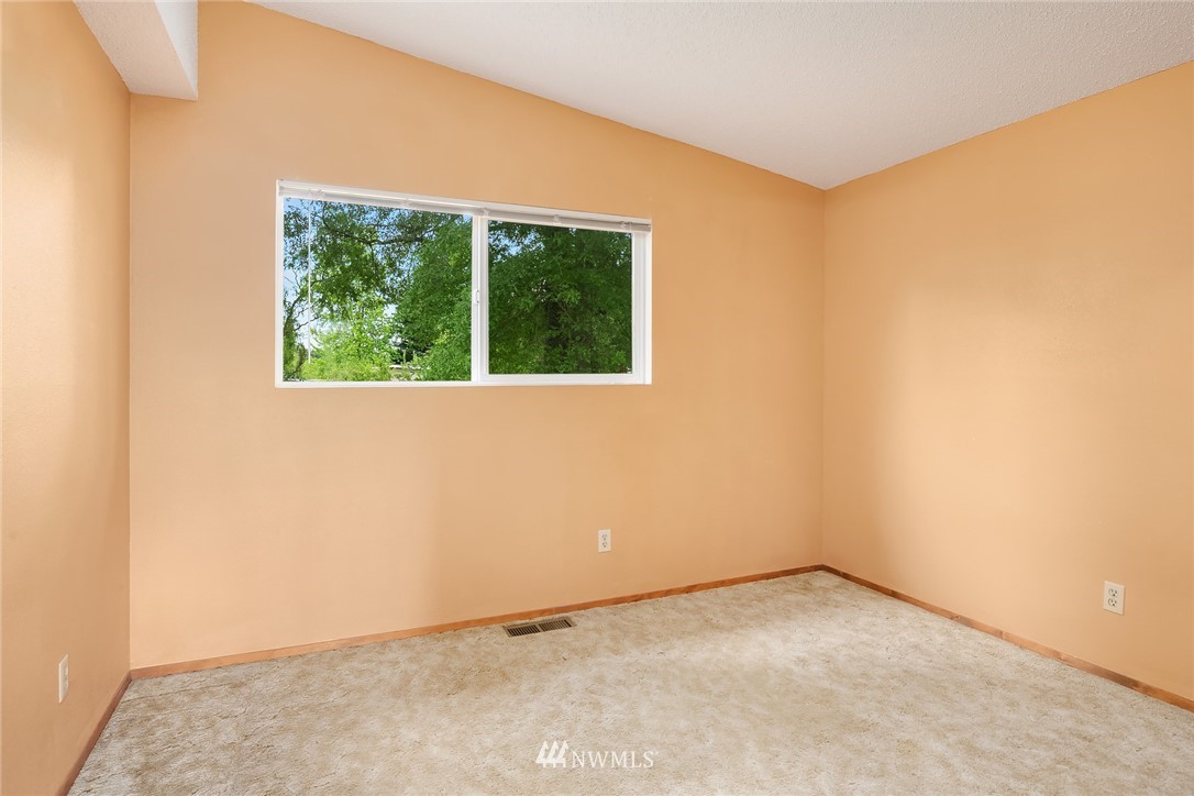 11617 Southeast 166th Place Renton, WA 98058 - Photo 11 of 19 Gallery Image 11
