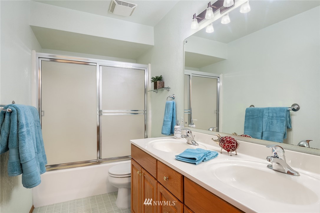 11617 Southeast 166th Place Renton, WA 98058 - Photo 12 of 19 Gallery Image 12