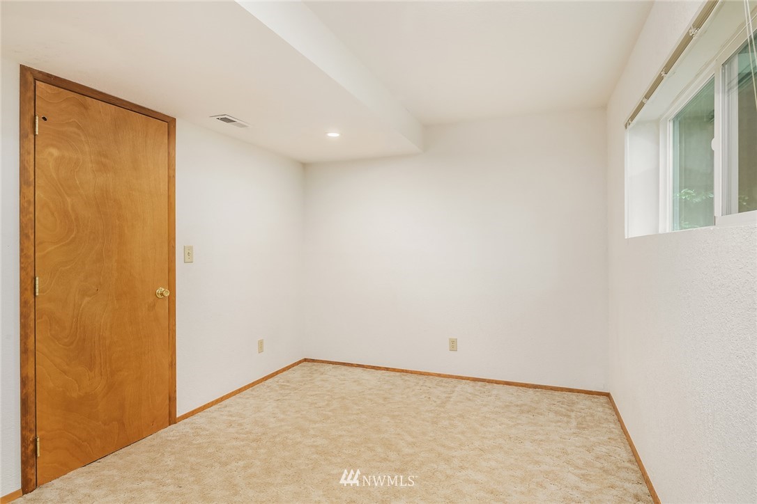 11617 Southeast 166th Place Renton, WA 98058 - Photo 16 of 19 Gallery Image 16