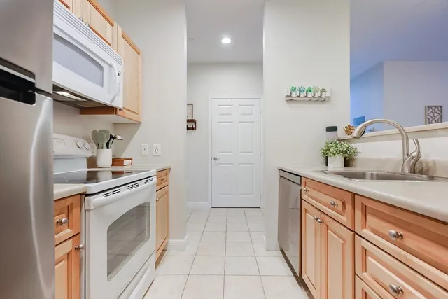 $370,000 | 8 Walnut Street, Unit 209, Peabody, MA 01960