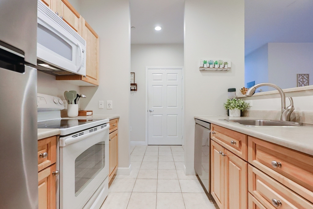 8 Walnut Street, Unit 209 Peabody, MA 01960 - Photo 5 of 27