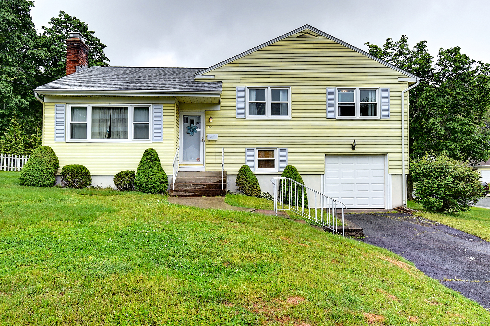 47 Hoffman Road Manchester, CT 06042 - Photo 1 of 1 Charming split-level home