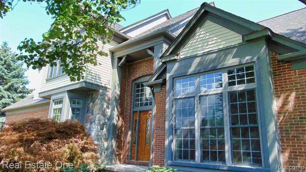 2458 Pleasant View Drive Rochester Hills, MI 48306 - Photo 2 of 68