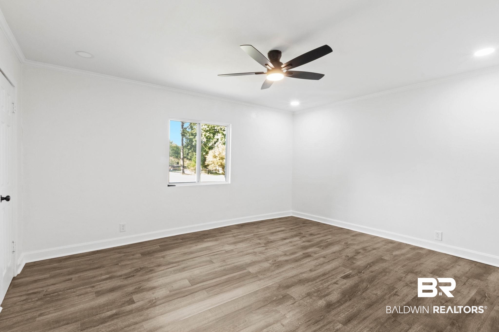 618 Pine Street Saraland, AL 36571 - Photo 20 of 41 Spare room with crown molding, dark wood-style floors, recessed lighting, and a ceiling fan