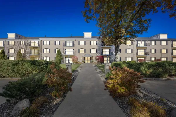$165,000 | 130 Thompson Drive Southeast, Unit 210, Cedar Rapids, IA 52403