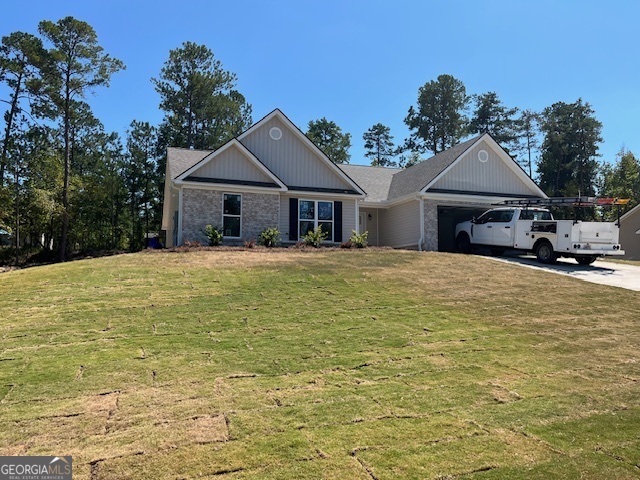 433 Riley Circle Northwest Milledgeville, GA 31061 - Photo 3 of 17 a front view of a house with a yard