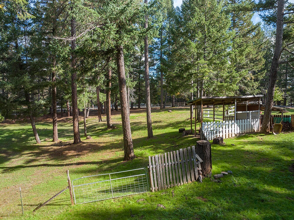 180 October Lane Merlin, OR 97532 - Photo 33 of 49 31