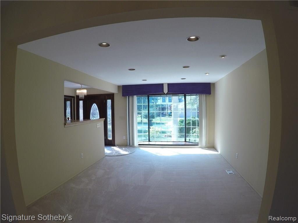 20441 Coachwood Road Riverview, MI 48193 - Photo 3 of 32 3.JPG