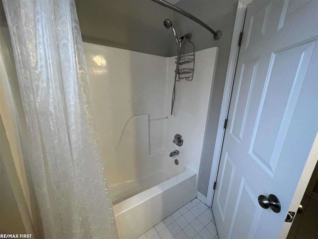 3836 Red Root Road Lake Orion, MI 48360 - Photo 22 of 44