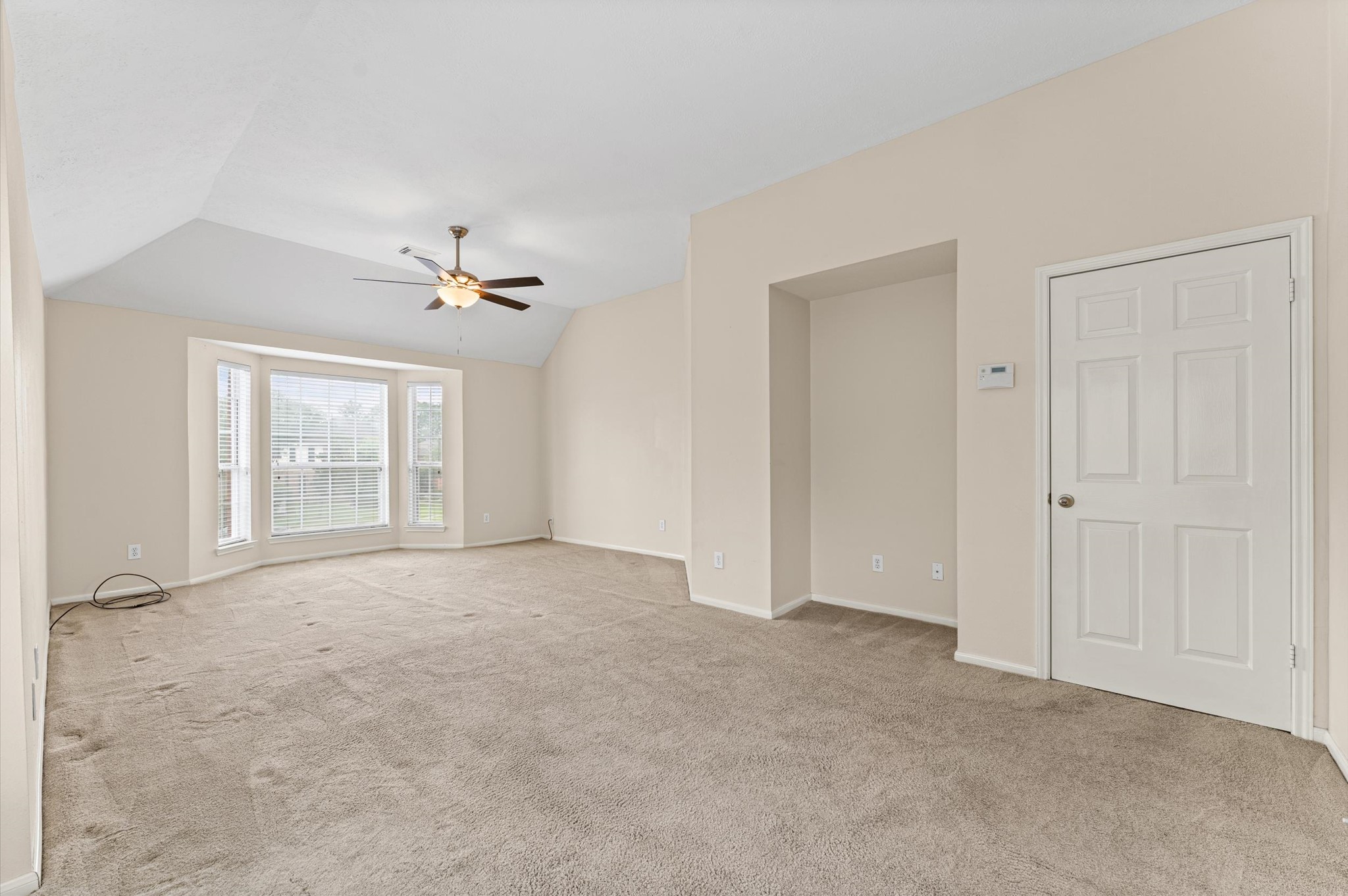 9202 State Walk Circle Houston, TX 77064 - Photo 11 of 25 Spacious Master bedroom